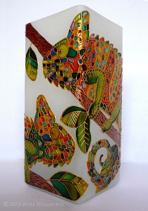 Gold-Chameleons-stained-glass-desk-lamp-1        